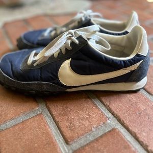 Men’s retro Nike blue sneakers